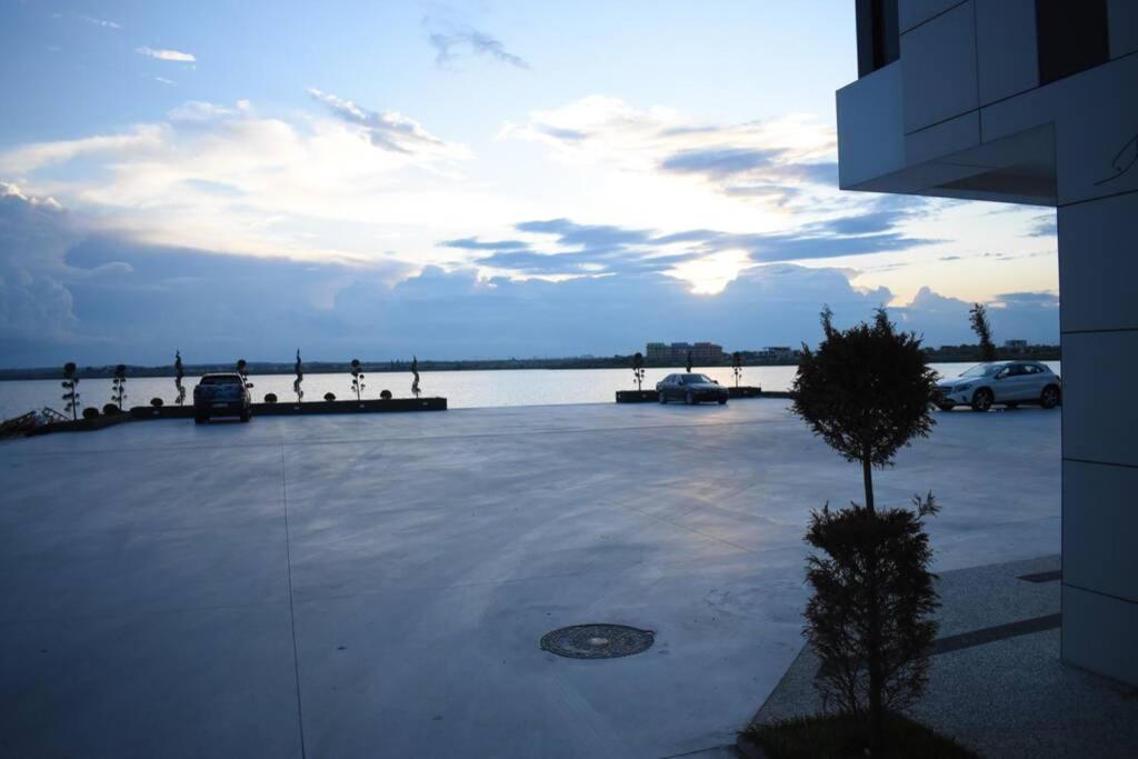 Apartment By The Lake With A View ママイア エクステリア 写真