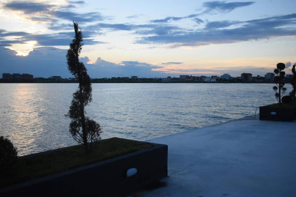 Apartment By The Lake With A View ママイア エクステリア 写真